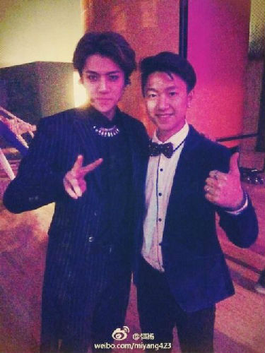 河北舞者弭揚(yáng)與吳世勛合影